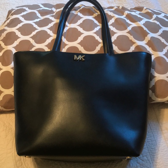 Michael Kors Handbags - Michael Kors Mott tote/Black